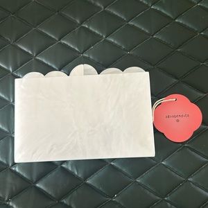 Aguabedita x Target Clutch !